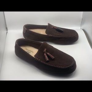 NWOT UGG BOYLAN SLIPPERS SZ9